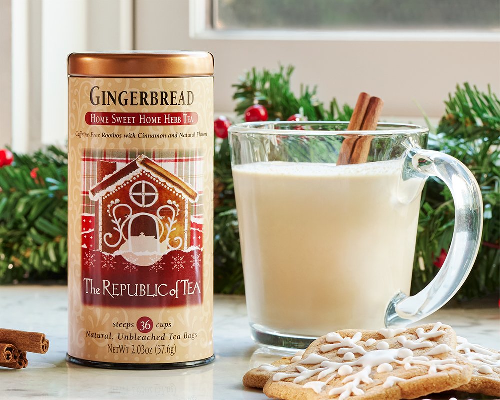 Creamy non-alcoholic egg nog dessert drink